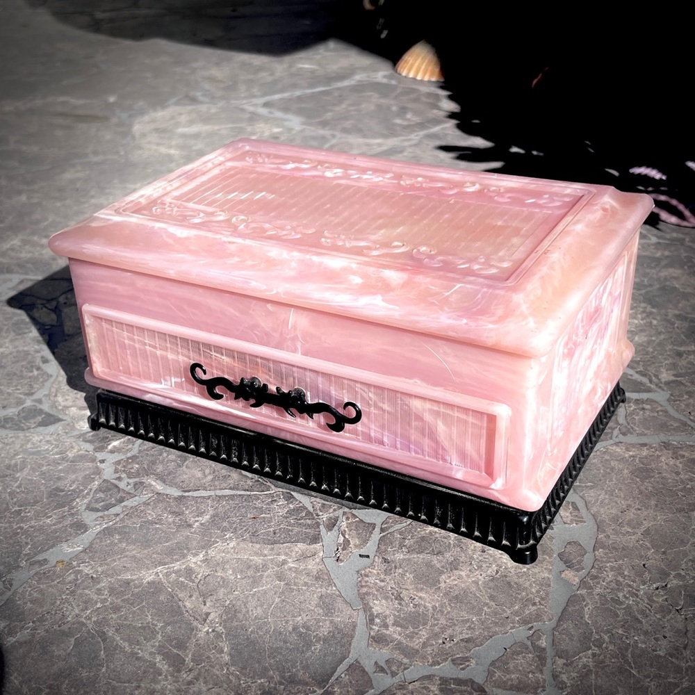 VINTAGE PINK & IVORY MARBLED PRESENTATION TRINKET BOX by La Tausca